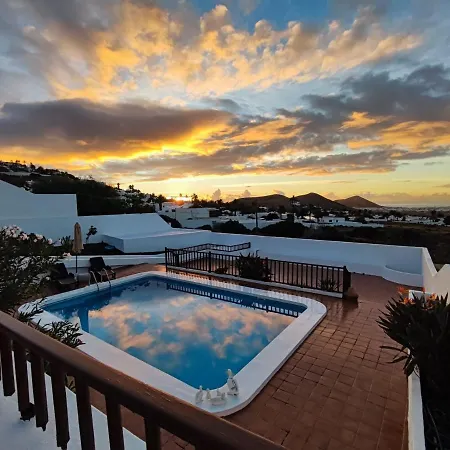 Modern In With Private Pool Willa Nazaret