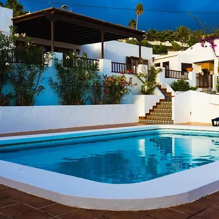 Modern In With Private Pool Willa Nazaret